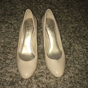 Life Stride | Shoes | Womens Nude Heels | Poshmark